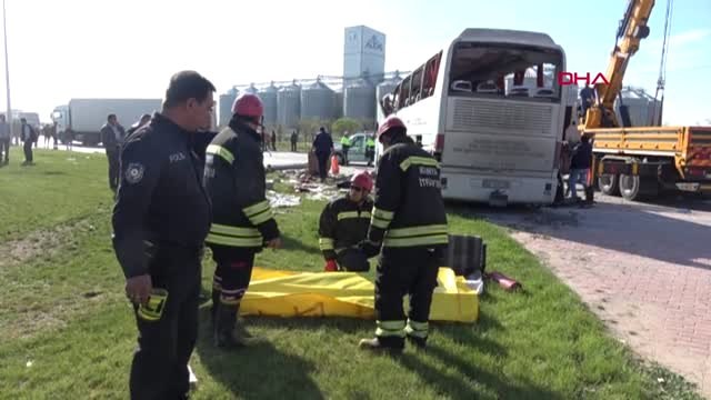 Konya İşçi Servisi Tır ile Çarpıştı 1 Ölü, 24 Yaralı -2