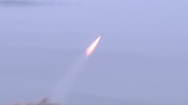 北 단거리 발사체 발사...최대 200km 비행 / YTN