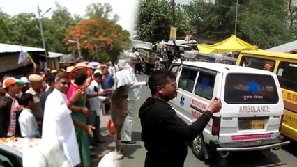 VIDEO: जाम में फंसी एंबुलेंस को देख गाड़ी से उतरीं प्रियंका, खुलवाया जाम