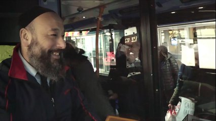 بسبب ابتسامته.. عربي يفوز بجائزة "ألطف سائق حافلة بلندن"