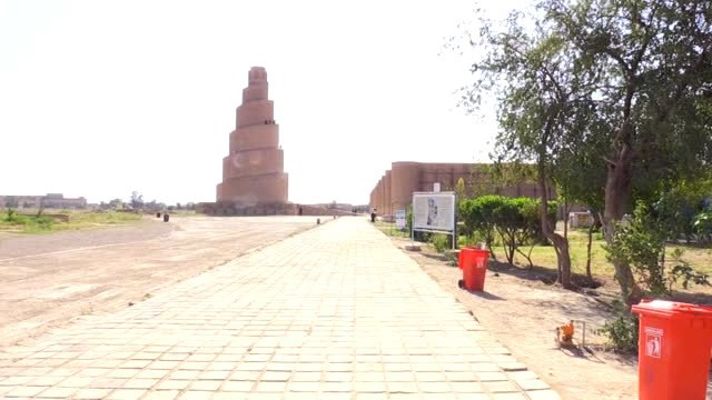 Irak'ın Bin Yıllık Tarihi Melviye Minaresi Çökmek Üzere (1)