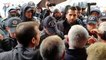 HDP'li milletvekilleri toplantı için il binasına girdi; polis "Ya eylem yaparsanız" diye geri çıkmalarına izin vermedi