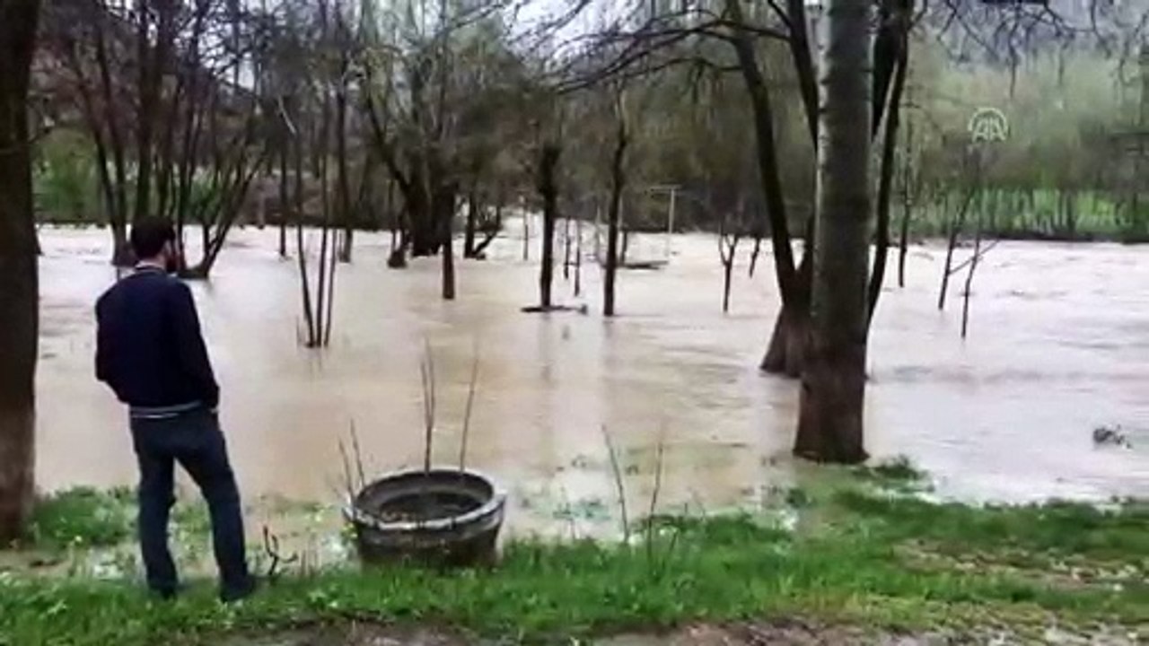 Zap Suyu taştı, yollar su altında kaldı (2) - HAKKARİ