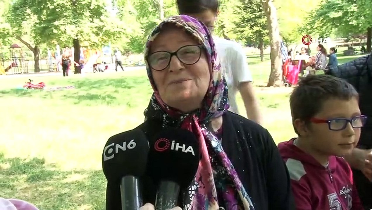 Dedeler ve torunları piknikte bir araya geldi