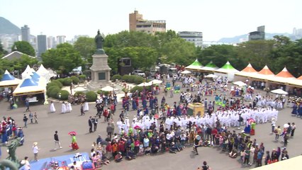 화창한 5월 첫 주말...나들이객으로 북적 / YTN