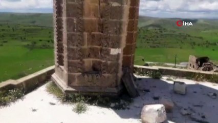 Kilisenin çan kulesine yıldırım düştü