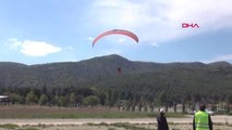 Spor Burdur'da Yamaç Paraşütü Hedef Yarışması Yapıldı