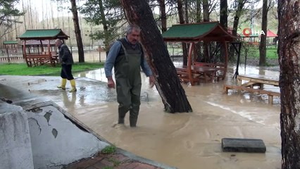 Yağmur Ahlat'ı sular altında bıraktı