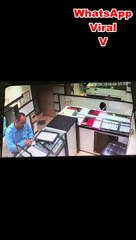 Whastapp Viral V - Muslim Women In Burqa Try Rob A Jewallery Shop With Red Chilli -Indian Viral Video