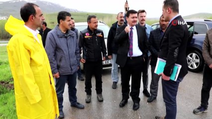 Erzincan’da nehirler yola taştı, tarım arazileri sular altında kaldı