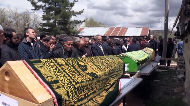 Taziyeden dönenleri taşıyan otobüsün devrilmesi - Hayatını kaybedenlerin cenaze namazı (2) - TOKAT