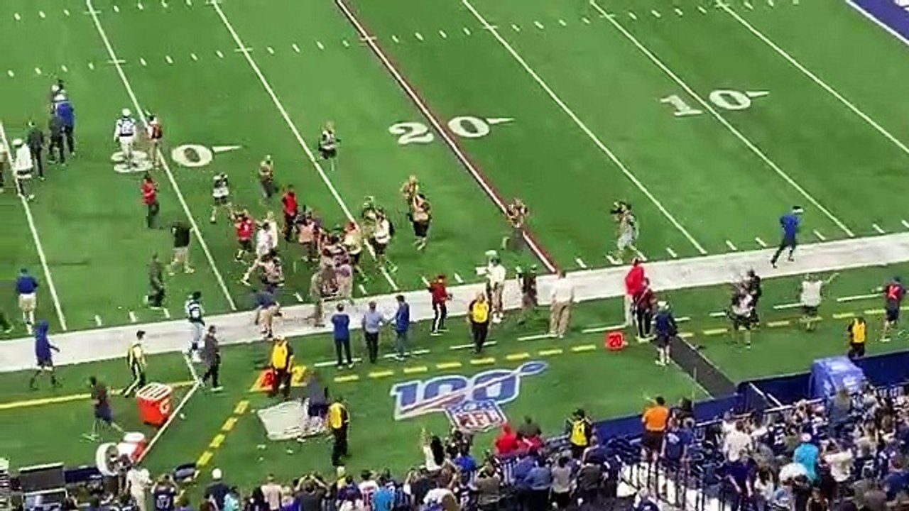NFL - Andrew Luck gets booed walking off the field as fans learn about his reported retirement