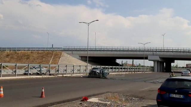 Aksident në Laç/ Përplasen 2 makina, plagosen burrë e grua