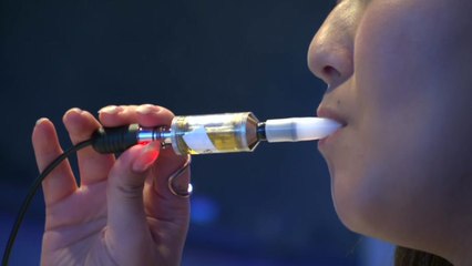 美, 전자담배 흡연 관련 의심 첫 사망...유사 사례 200건 분석 중 / YTN