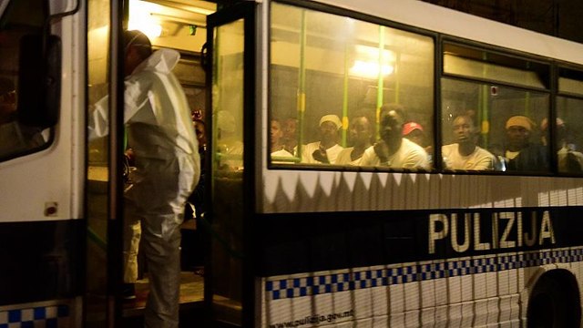 Пассажиры Ocean Viking сошли на берег