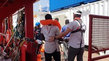 Ocean Viking gemisinde 2 haftadır bekletilen 356 göçmen Malta'da karaya indi