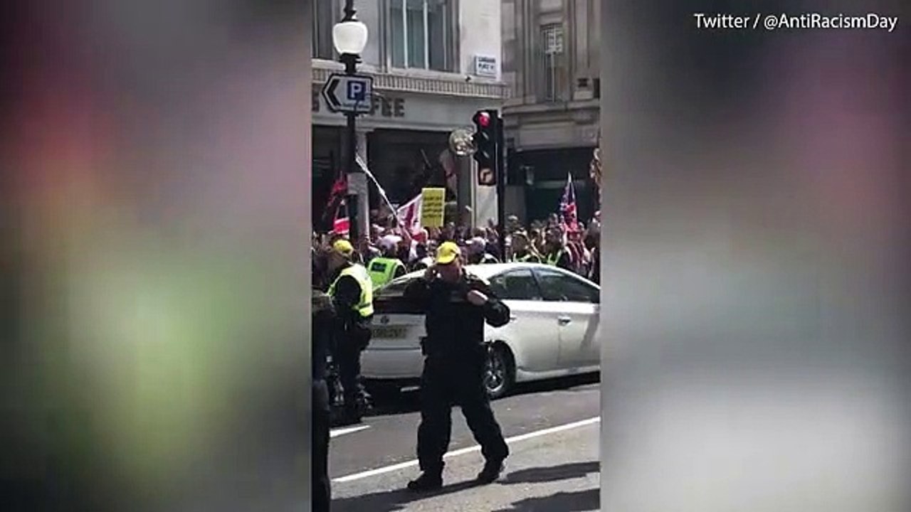 Tommy Robinson supporters clash with anti-fascist protesters