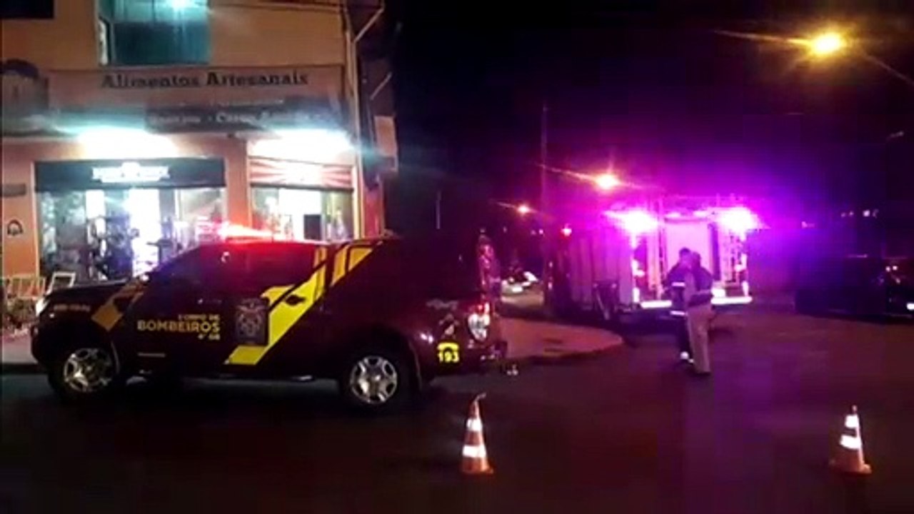 Bombeiros são chamados após princípio de incêndio em chaminé