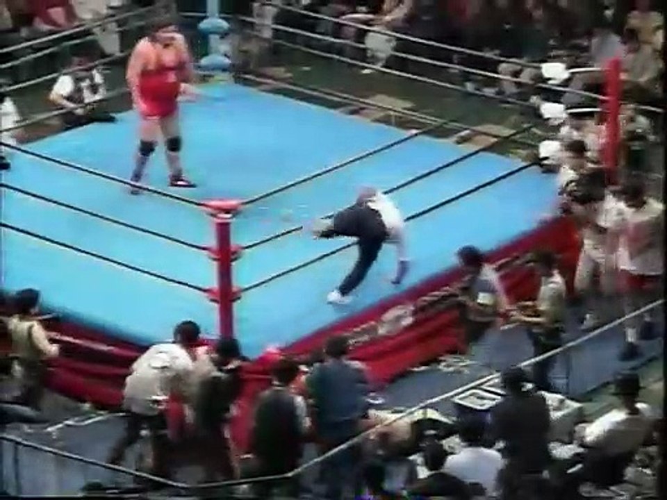 Toshiaki Kawada vs. Gary Albright (10/25/95)