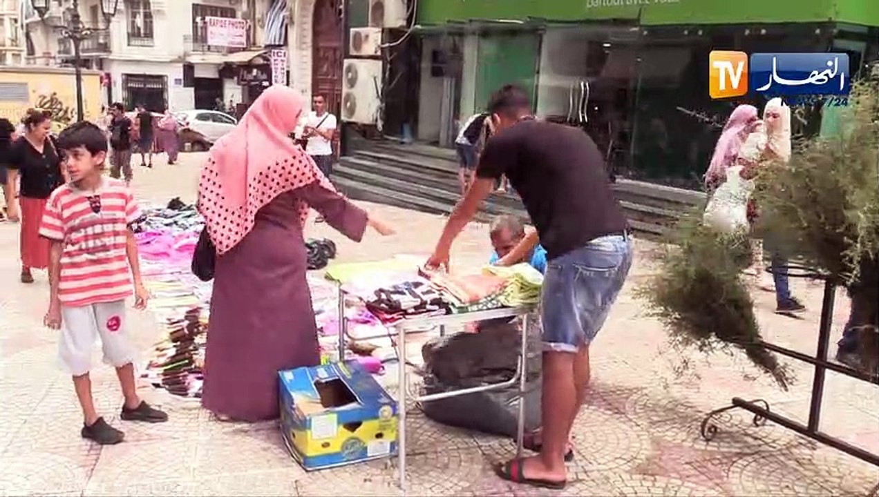 مجتمع: البيع على الأرصفة.. حل بعض الأطفال لتحصيل مصاريف الدخول المدرسي