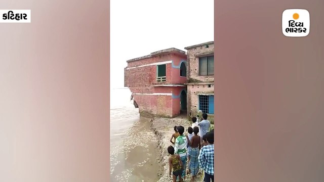 નદીમાં આવેલા ઘોડાપૂરથી લોકો પણ આખી રાત જાગતા રહે, સેકન્ડોમાં જ શાળા પાણીમાં ધસી પડી
