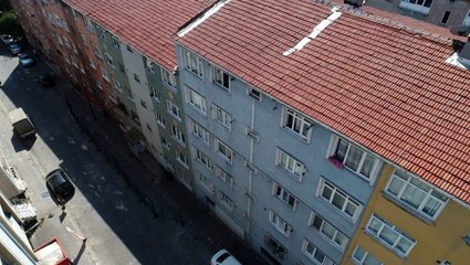 Bağcılar'da yıkılma tehlikesiyle boşaltılan bina havadan görüntülendi