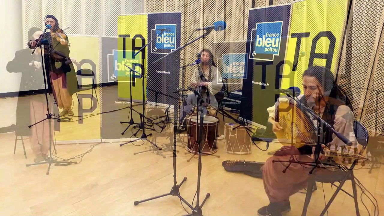 Cantus Corvi interprète "Lamma bada" dans Bleu Poitou Live