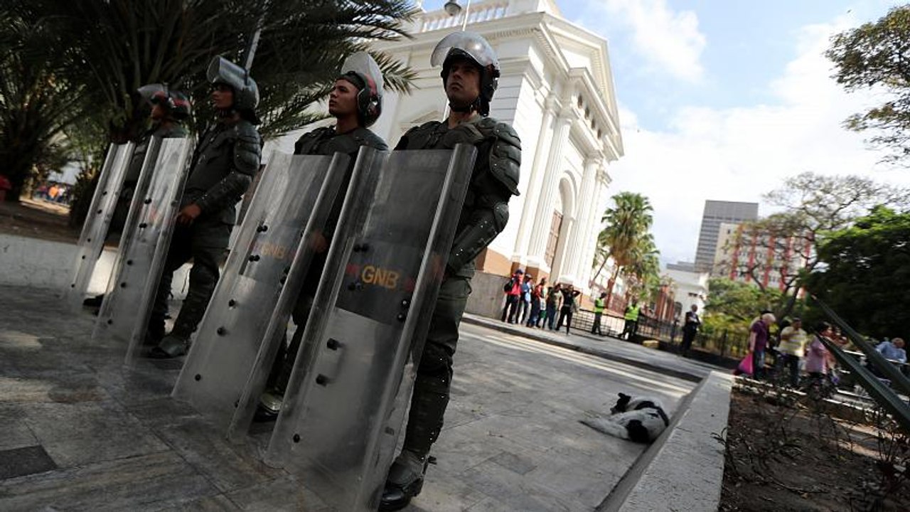 El chavismo desafora y acusa de traición a la patria a siete diputados