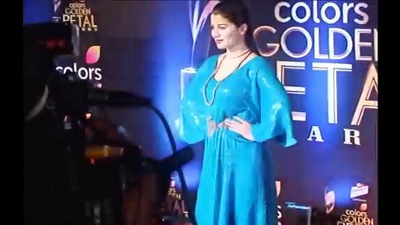 Kainaat Arora Hot At Colors Golden Petal Awards