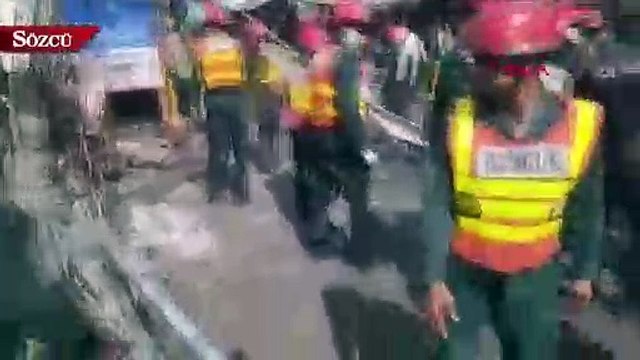 Pakistan'da canlı bomba saldırısı: 5'i polis, 8 ölü