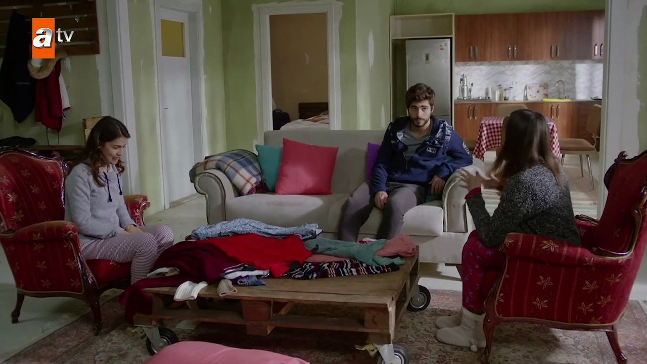 Kıyafetlerini satan kızlar! - Kırgın Çiçekler 108.Bölüm