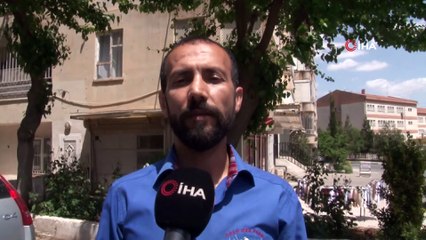 Kovanını terk eden bal arıları mahalleyi istila etti