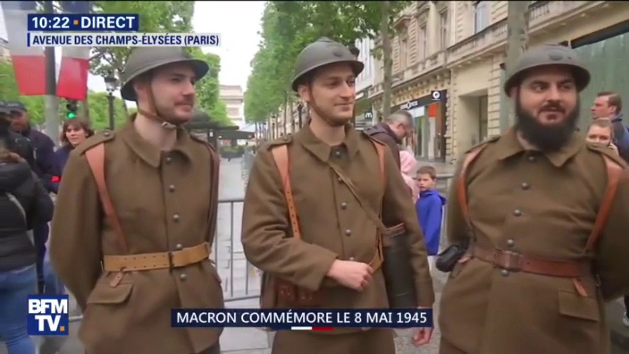 Ces trois jeunes hommes ont revêtu l'uniforme des soldats de 1940 pour le faire connaître au public