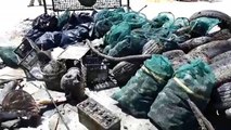 شاهد: غواصون متطوعون يزيلون أطنانا من النفايات في بحر اليونان