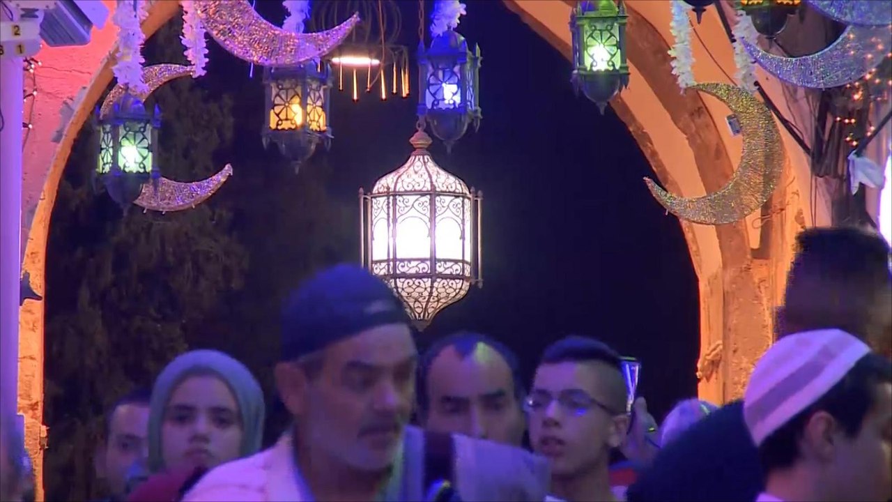 الزينة تضيء أجواء القدس الرمضانية