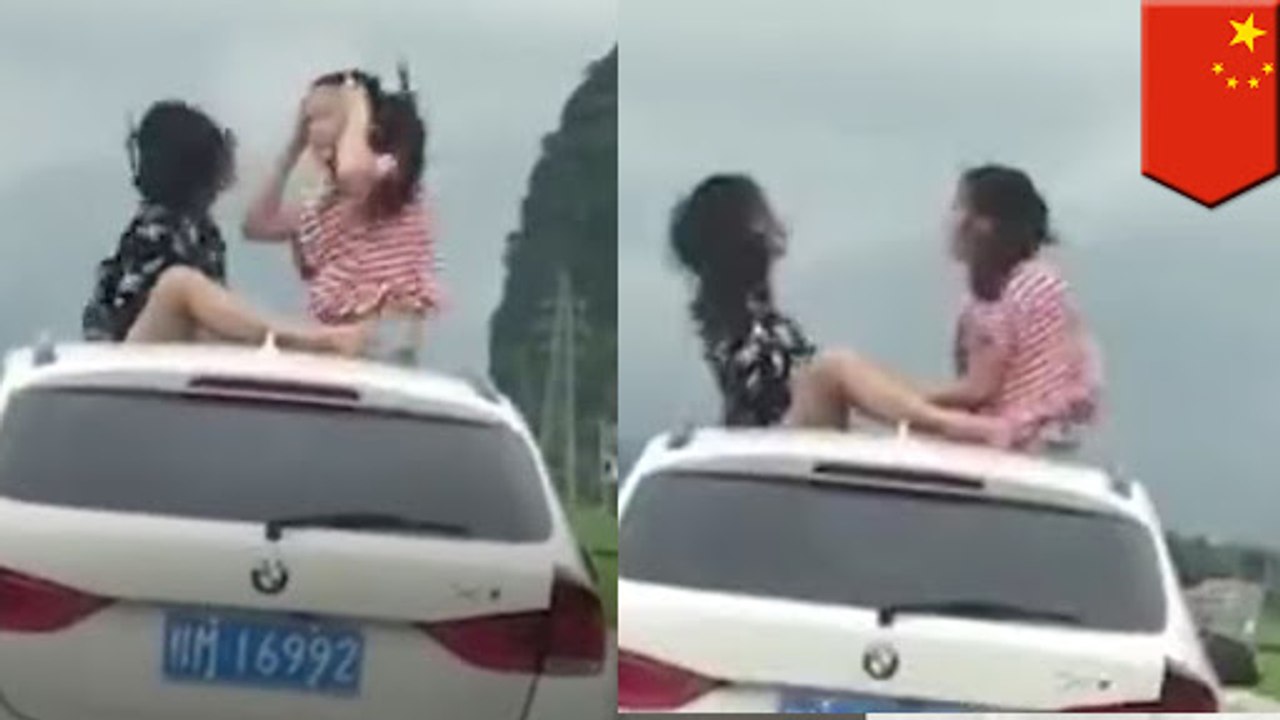 妹子坐行進中BMW車頂猜拳 網友罵翻警開罰