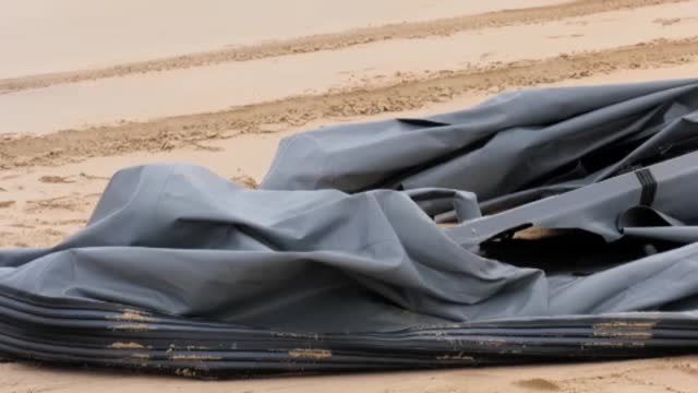 Buscan a un niño en Conil tras volcar una patera