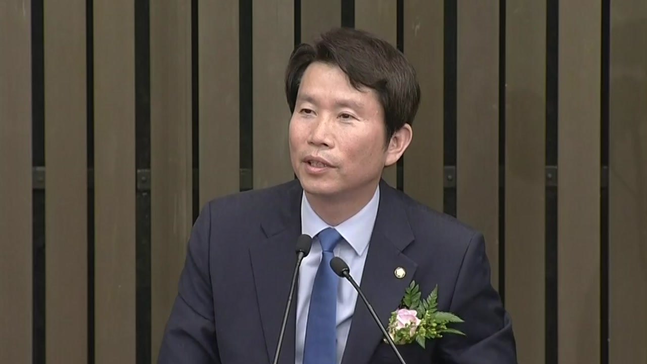 더불어민주당 신임 원내대표 이인영 선출...포부는? / YTN