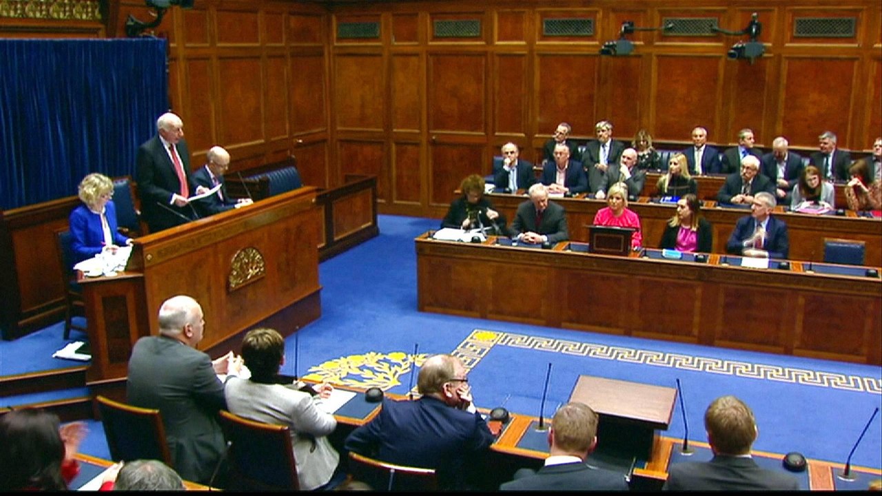 Northern Ireland: Can fresh talks revive power-sharing plan?