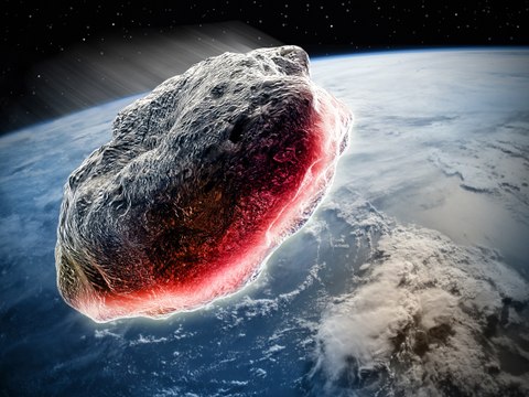Asteroide entre la Tierra y la Luna en 2082