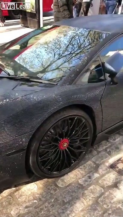 Cette Lamborghini est couverte de diamants Swarovski