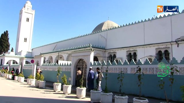 لوكان بيننا..شاهد التبذير والإسراف في الماء أثناء الوضوء بأحد المساجد