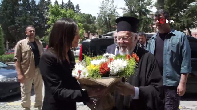 Patrik Bartholomeos İzmir'de ayin yönetti