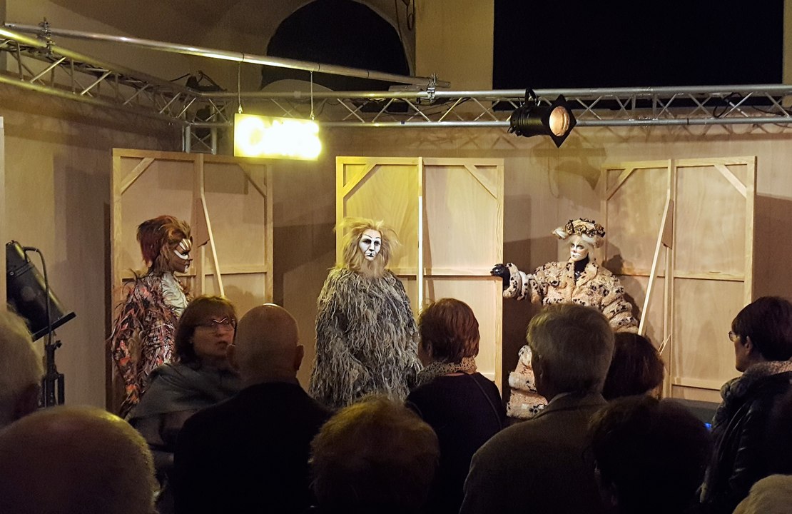 Découvrez l'Auvergne: le centre national du costume de scène de Moulins. Visite guidée