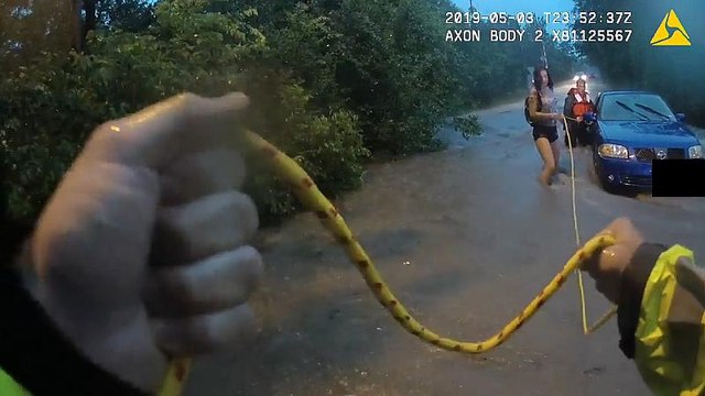 ABD: Sele kapılan 3 kadınla bir köpeğin kurtarılma anı