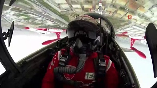 Milli Savunma Bakanlığı, Türk Yıldızları'nın nefes kesen uçuşunu paylaştı