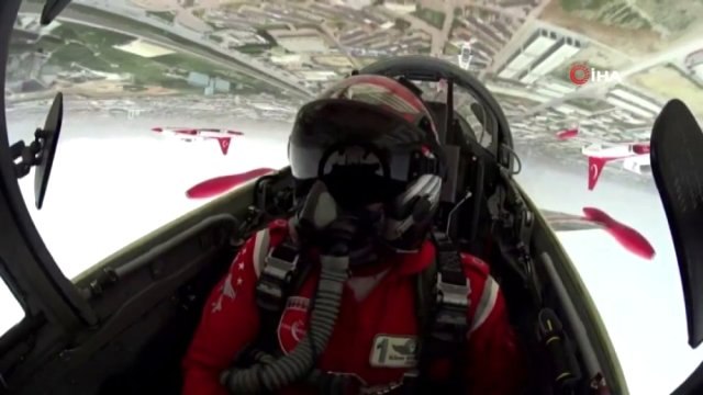 Türk Yıldızları'ndan Nefes Kesen Uçuş