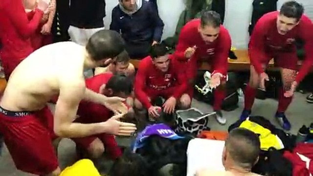 Coupe LAuRA Foot (1/4 de finale) – La joie du vestiaire du FC VAL LYONNAIS après la qualification contre HAUTS-LYONNAIS