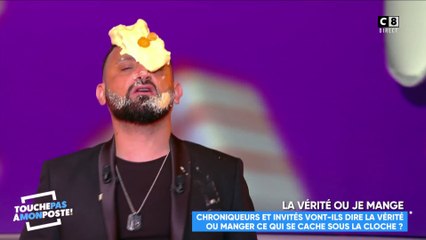 Cyril Hanouna pète un plomb et se tartine le visage avec du beurre périmé