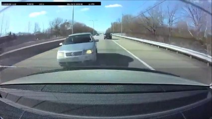 Cette conductrice trop pressée va le regretter...